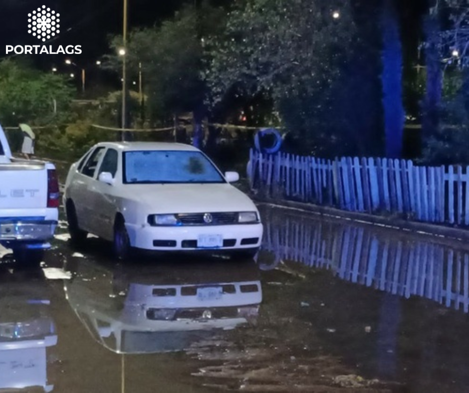 Muere familia en auto arrastrado por corriente de lluvias en Aguascalientes