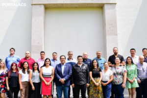 Leo Montañez reconoció a Médicos Veterinarios en Aguascalientes
