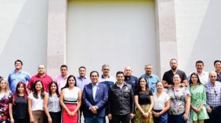 Leo Montañez reconoció a Médicos Veterinarios en Aguascalientes