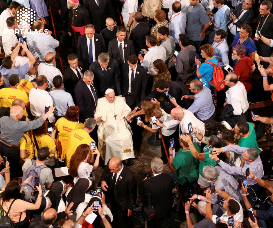 Papa Francisco llama a la reflexión ante las problemáticas mundiales en su visita a Portugal