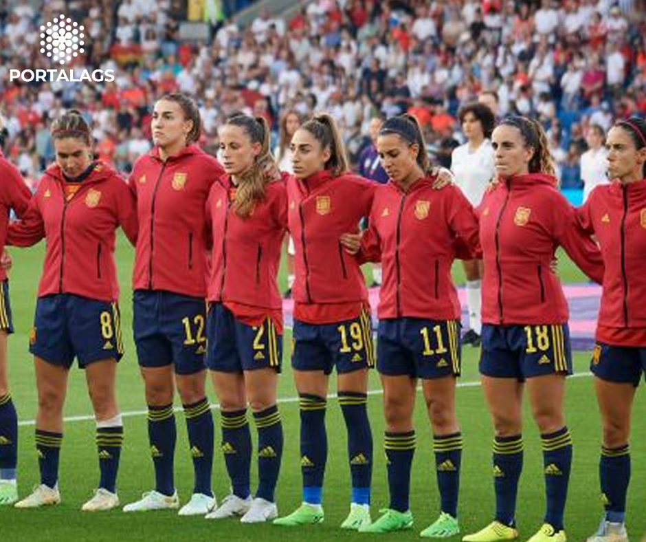Más de 80 futbolistas españolas renuncian a la Selección tras el beso de Rubiales a Jenni Hermoso